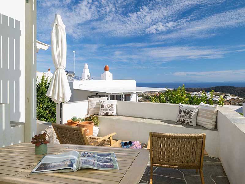 Μεγάλη βεράντα με θέα στη θάλασσα