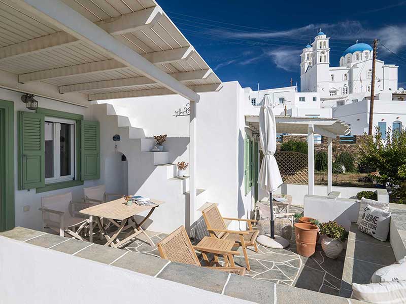 Ευρύχωρη βεράντα στο διαμέρισμα Ιρένα