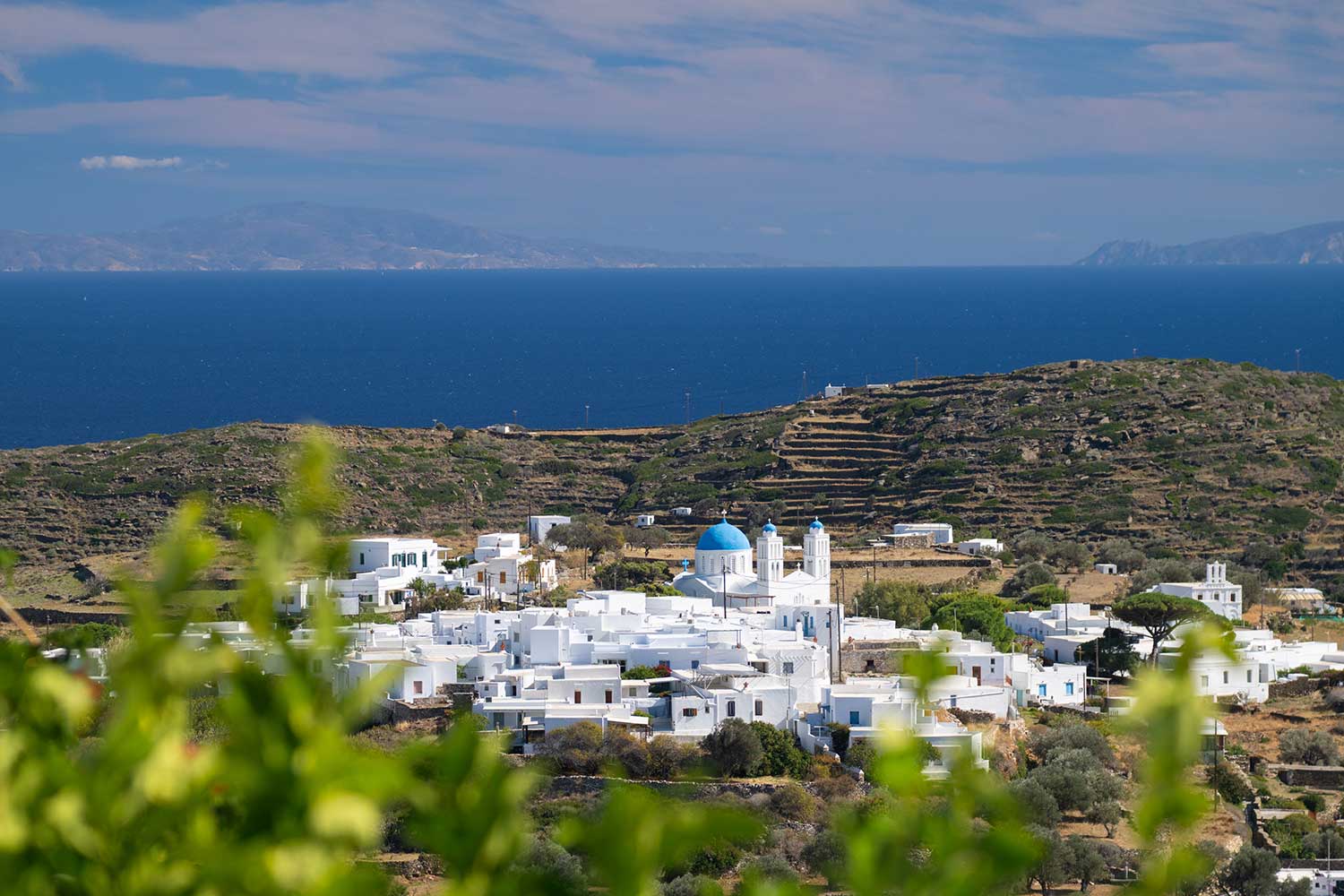 Θέα προς το Κάτω Πετάλι και τη θάλασσα